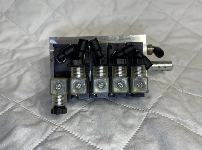Parker XM30NB553A 3-Way Inline Valve 1/8" NPT .15cv 120VAC 50/60Hz 5 Valves