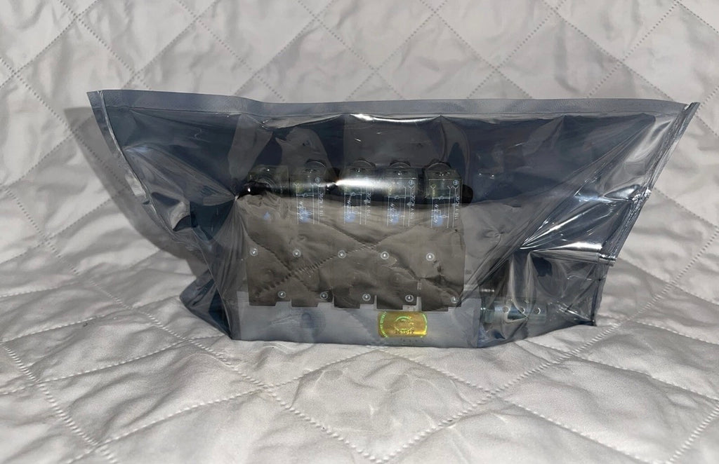 Parker XM30NB553A 3-Way Inline Valve 1/8" NPT .15cv 120VAC 50/60Hz 5 Valves