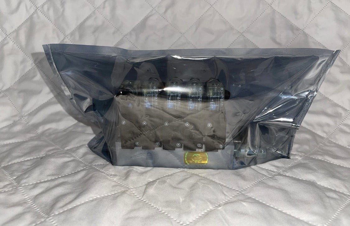 Parker XM30NB553A 3-Way Inline Valve 1/8" NPT .15cv 120VAC 50/60Hz 5 Valves