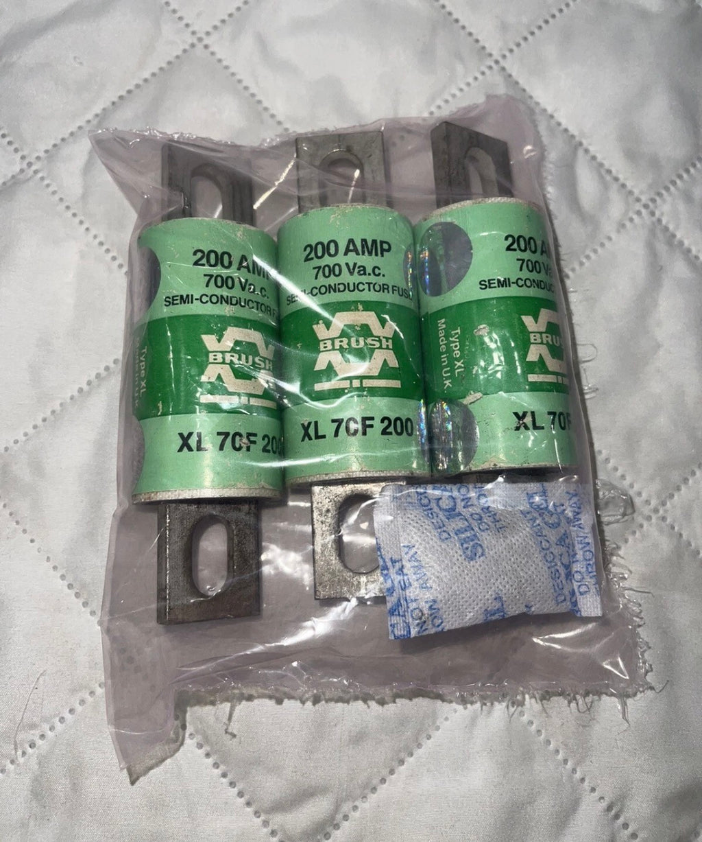 Kit 3 pcs Brush XL70F200 New No Box Lot Of 3 200A 700V Semi Conductor Fuses A76