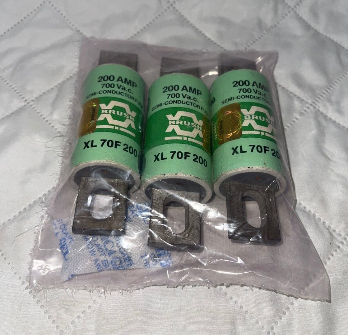 Kit 3 pcs Brush XL70F200 New No Box Lot Of 3 200A 700V Semi Conductor Fuses A76