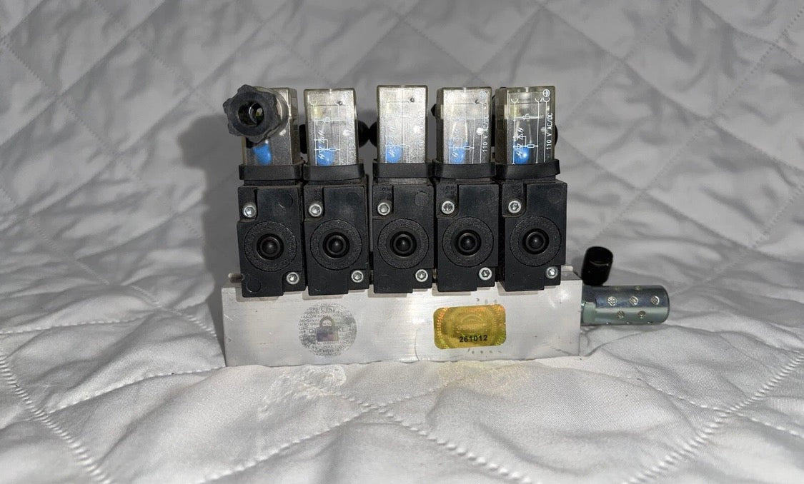 Parker XM30NB553A 3-Way Inline Valve 1/8" NPT .15cv 120VAC 50/60Hz 5 Valves