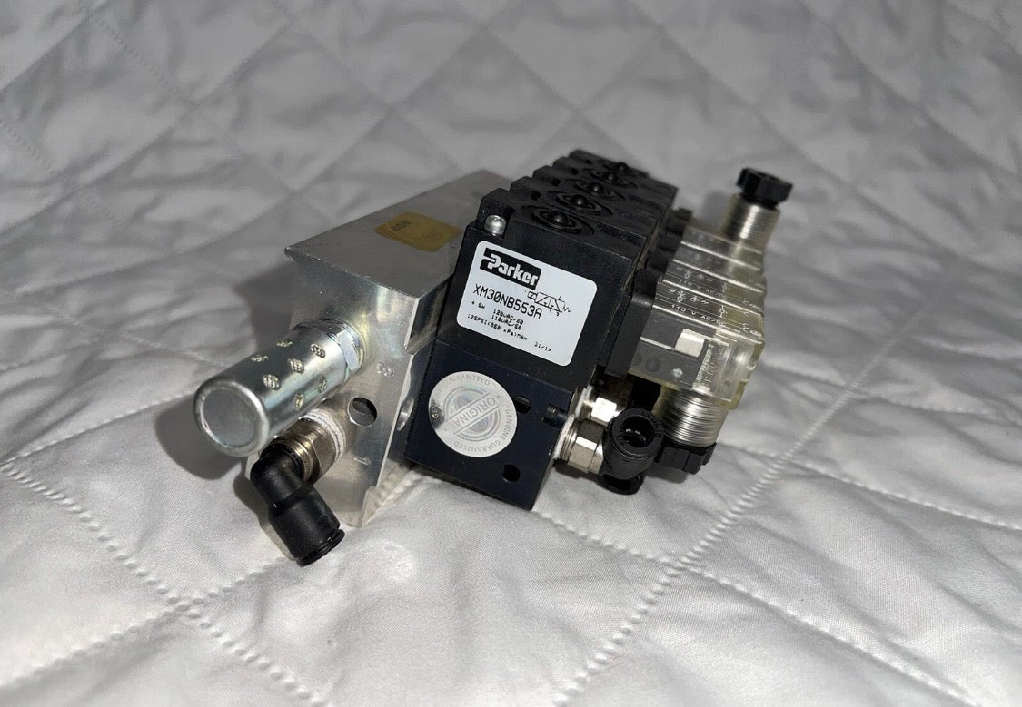 Parker XM30NB553A 3-Way Inline Valve 1/8" NPT .15cv 120VAC 50/60Hz 5 Valves