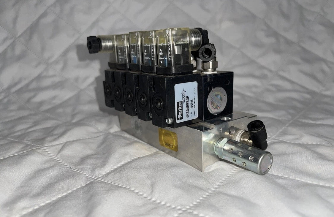 Parker XM30NB553A 3-Way Inline Valve 1/8" NPT .15cv 120VAC 50/60Hz 5 Valves