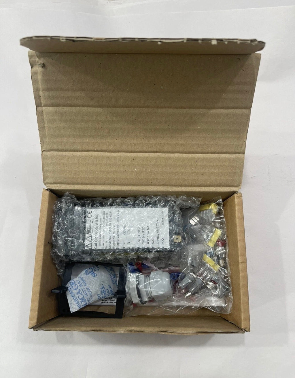 NEW CAL CONTROLS 99102C TEMPERATURE CONTROLLER CAL 9900  230 vac 1108755 190 005