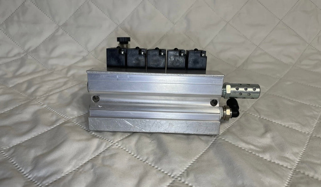 Parker XM30NB553A 3-Way Inline Valve 1/8" NPT .15cv 120VAC 50/60Hz 5 Valves