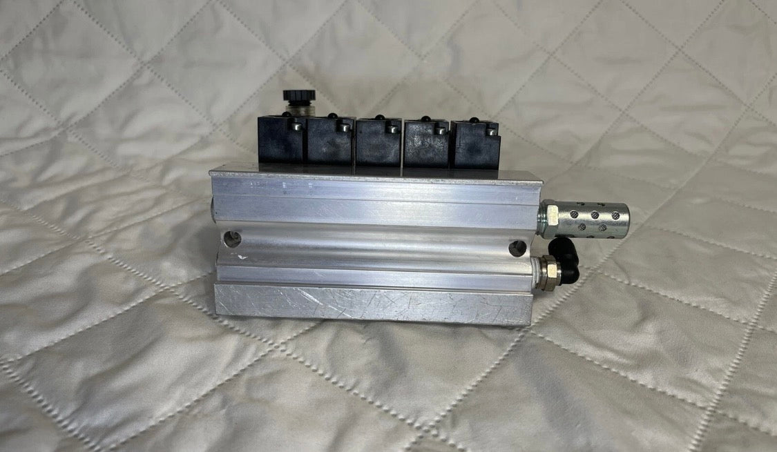 Parker XM30NB553A 3-Way Inline Valve 1/8" NPT .15cv 120VAC 50/60Hz 5 Valves