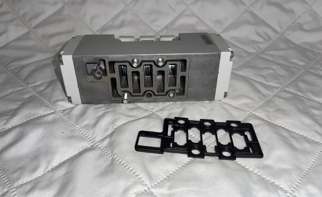 PARKER Single SOLENOID Pring AIR RET 2 POS H2EWXBBL53D 120V 145 Psi
